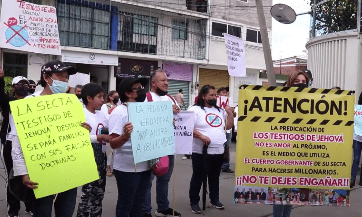 Protestas contra Testigos de Jehová